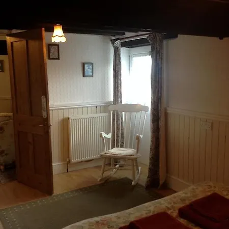 Swallow Cottages *